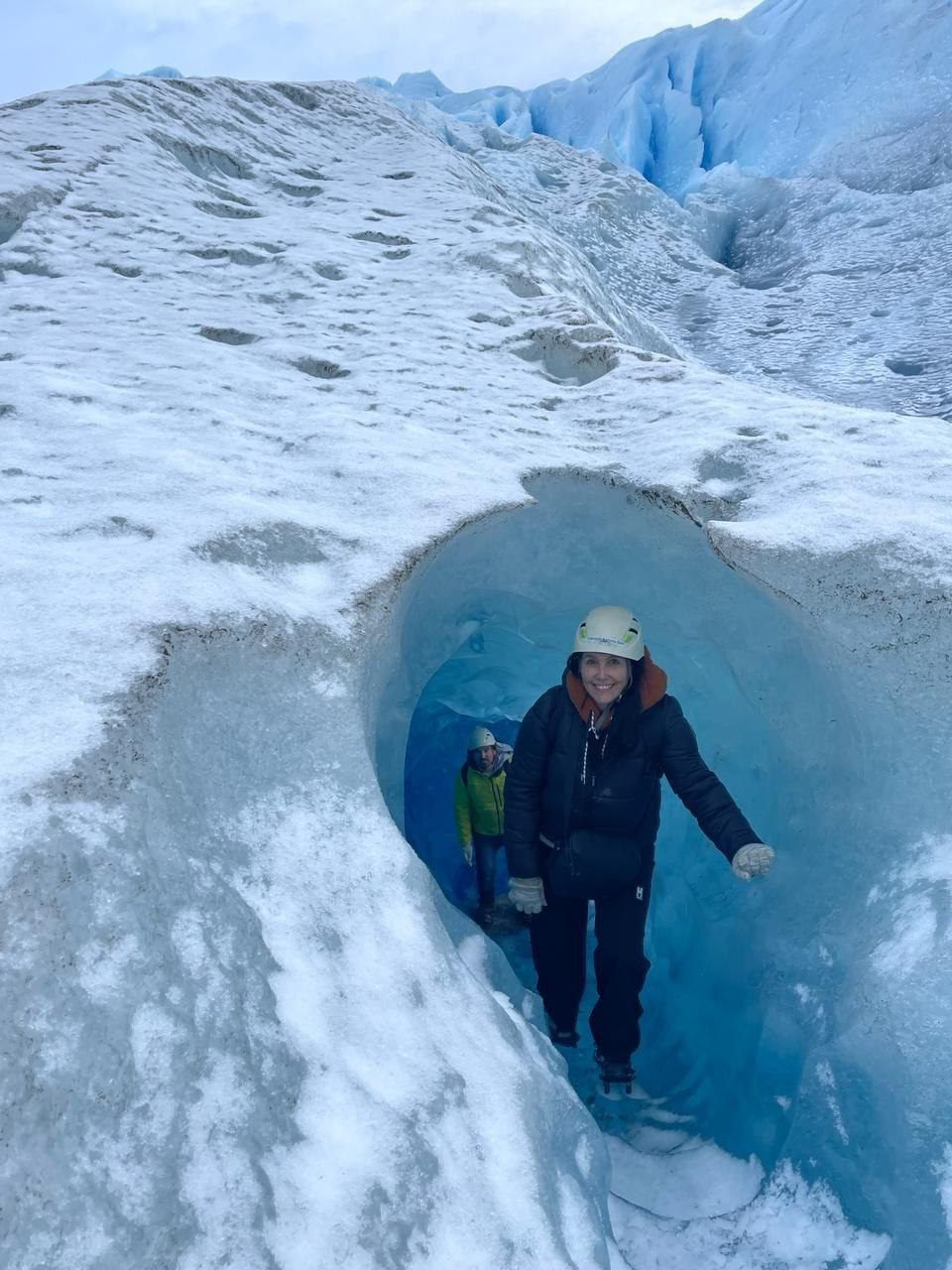 Cueva de hielo en invierno