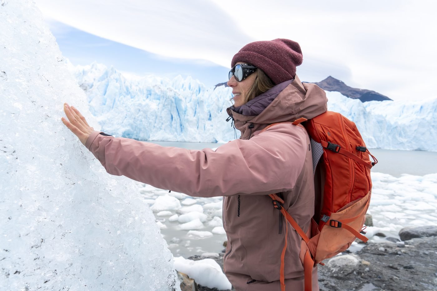 Al pie de la pared de hielo